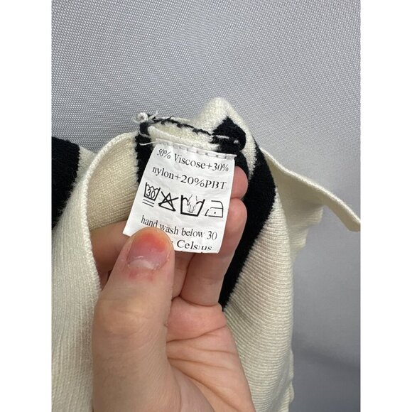 Striped Knit Sweater Crew Neck Medium Size - Picture 5 of 5